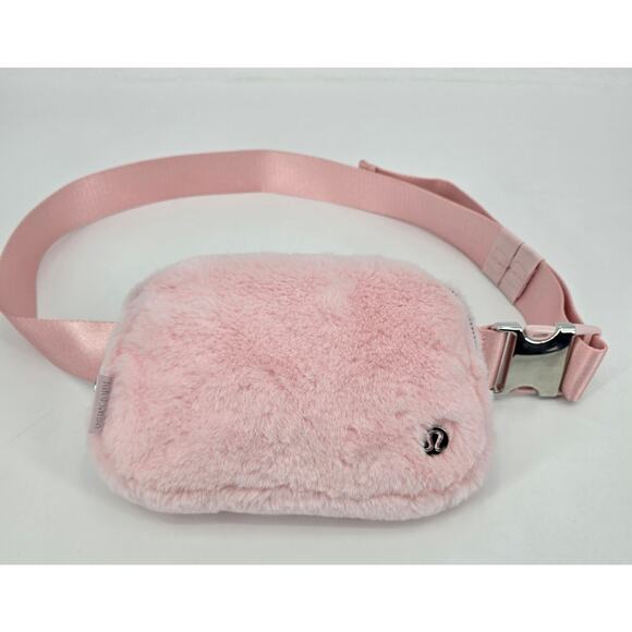 Lululemon Everywhere Belt Bag, Faux Fur / Plush Edition Strawberry Milkshake - Picture 2 of 10